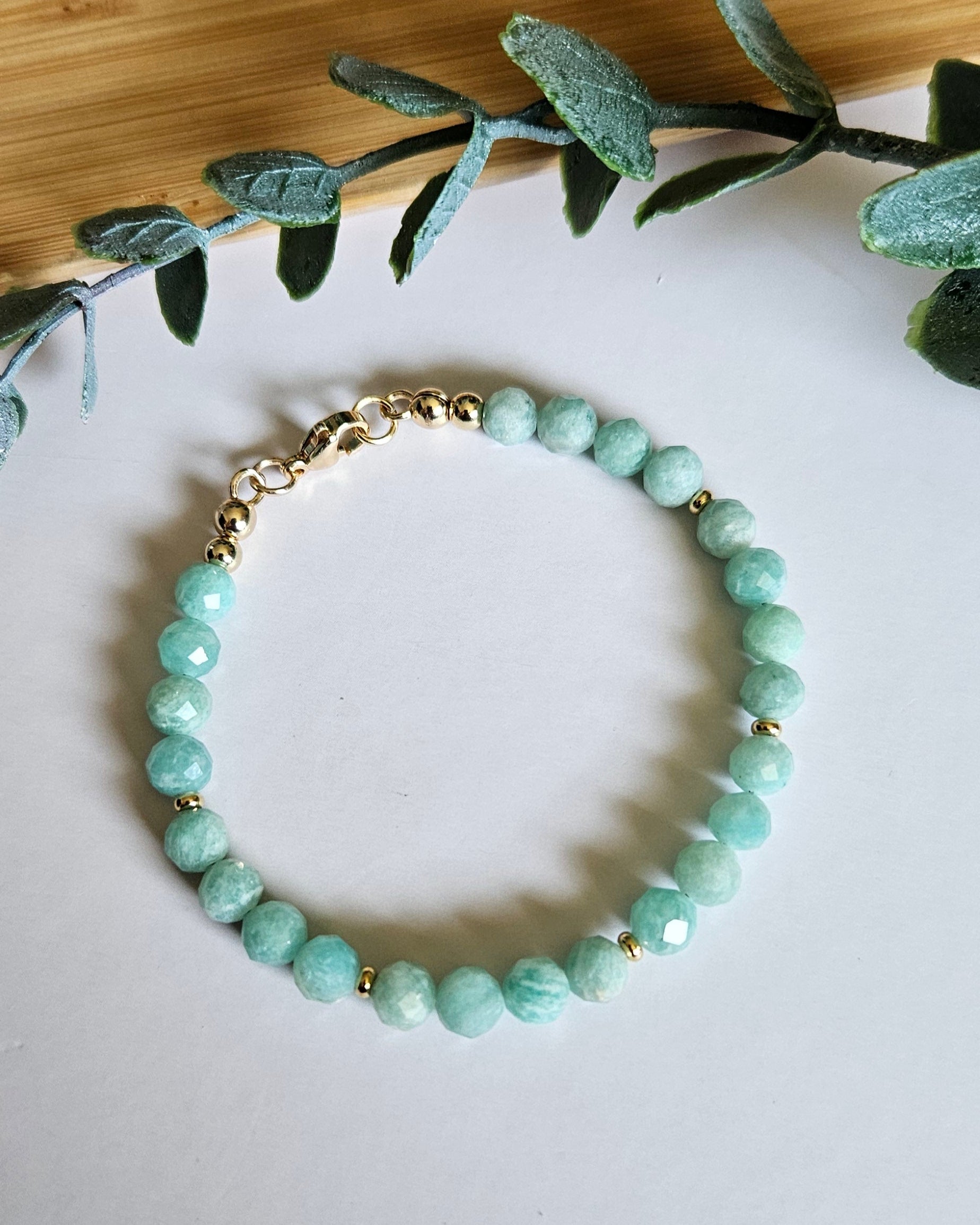 Turquoise beaded bracelet with gold 