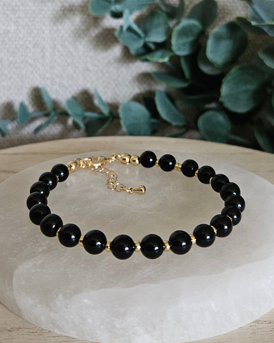 Black onyx bracelet on selenite plate